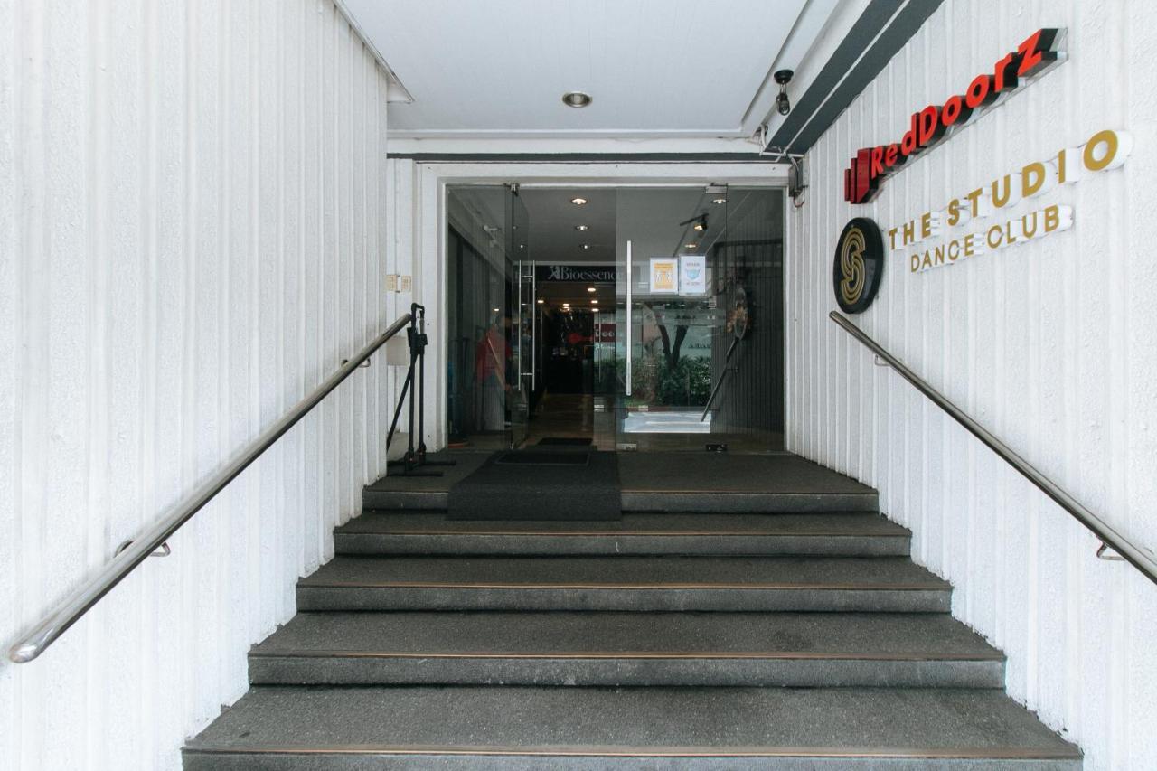 Reddoorz Premium Near Greenbelt Makati - Vaccinated Staff Makati City Bagian luar foto