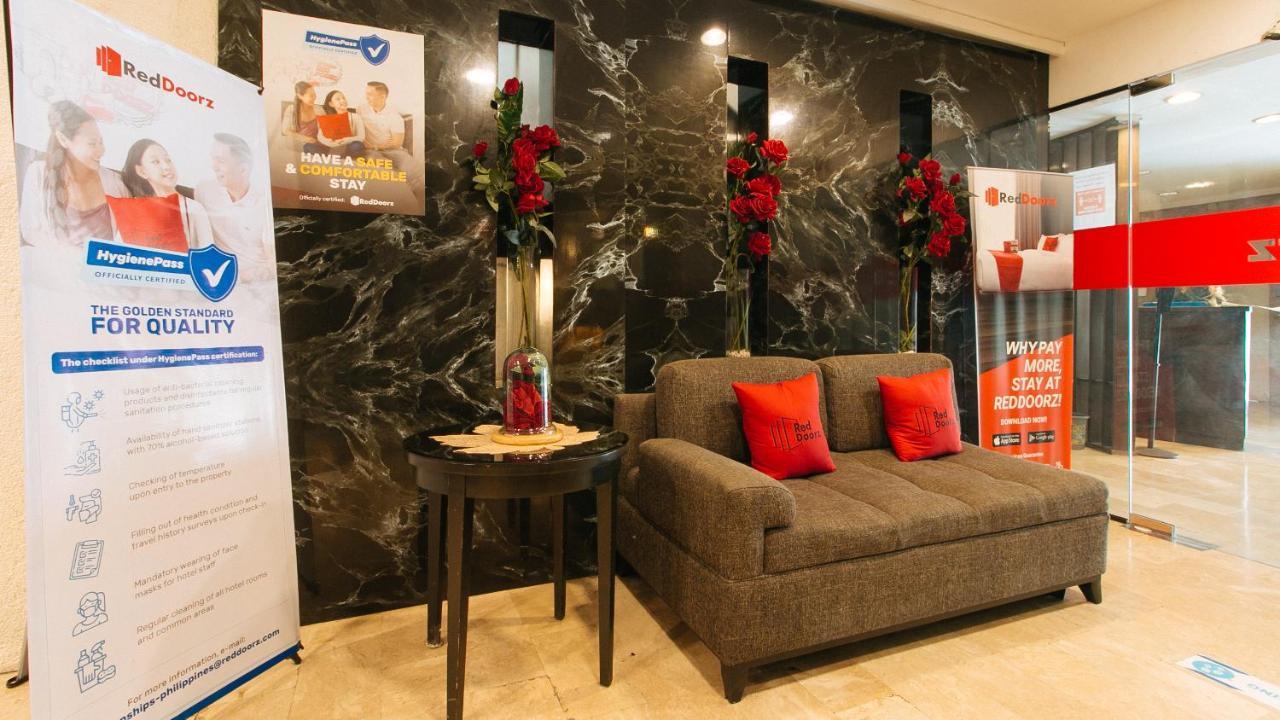 Reddoorz Premium Near Greenbelt Makati - Vaccinated Staff Makati City Bagian luar foto