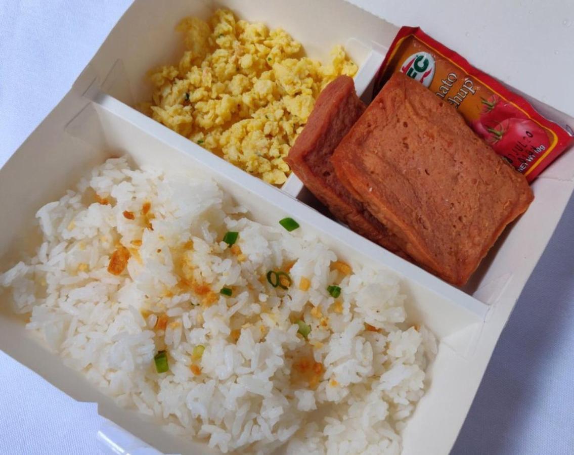 Reddoorz Premium Near Greenbelt Makati - Vaccinated Staff Makati City Bagian luar foto