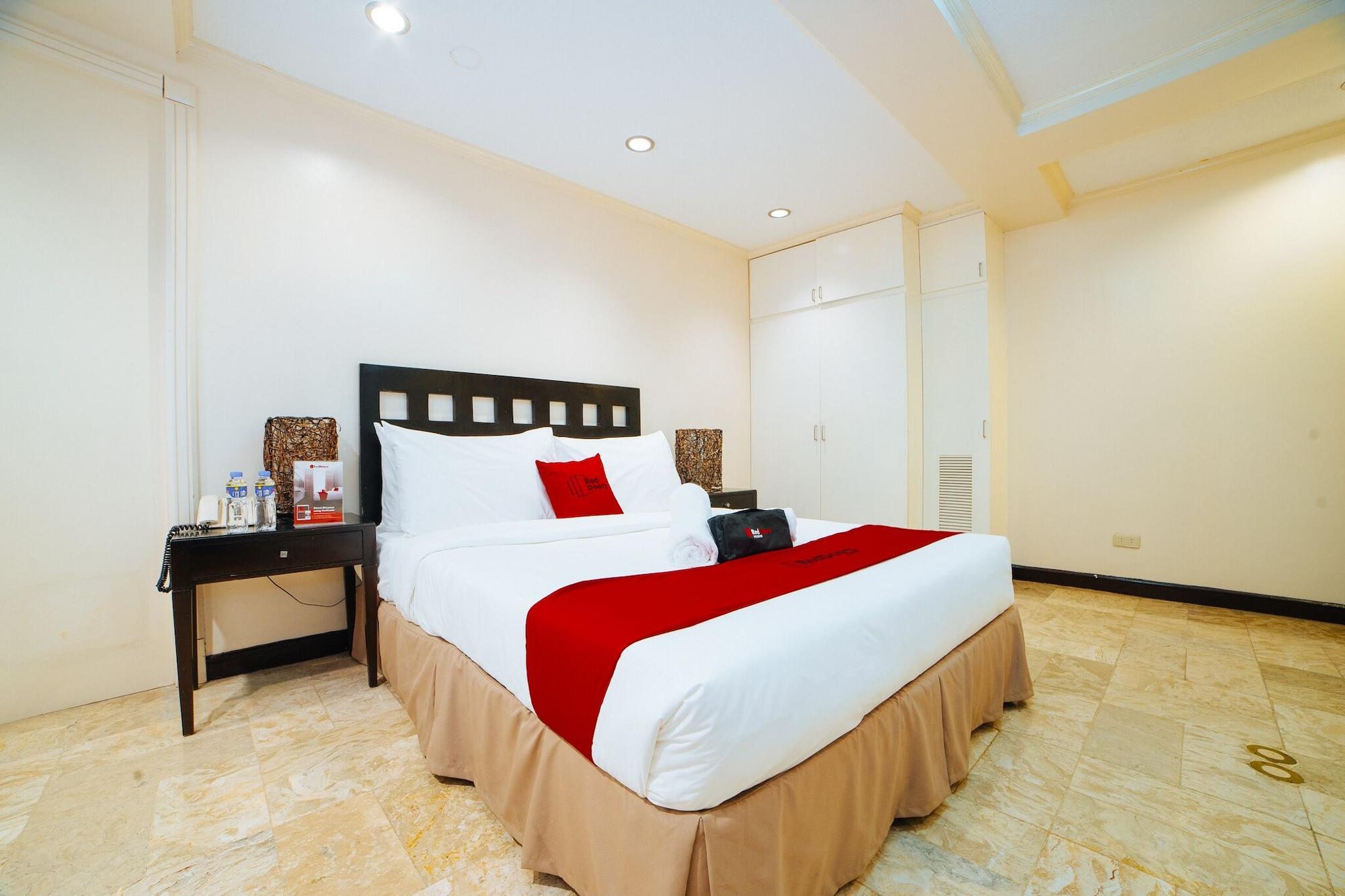 Reddoorz Premium Near Greenbelt Makati - Vaccinated Staff Makati City Bagian luar foto