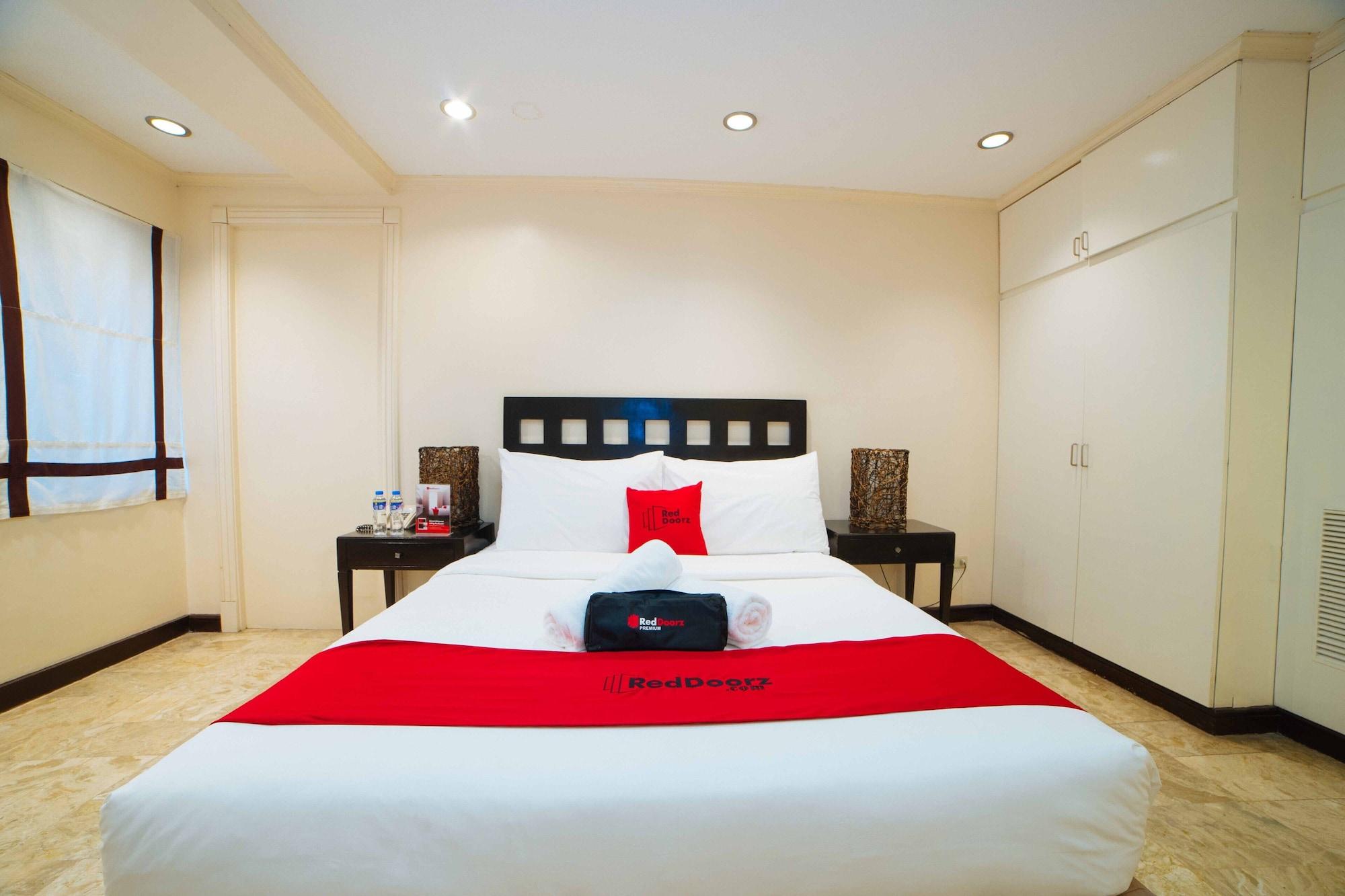 Reddoorz Premium Near Greenbelt Makati - Vaccinated Staff Makati City Bagian luar foto