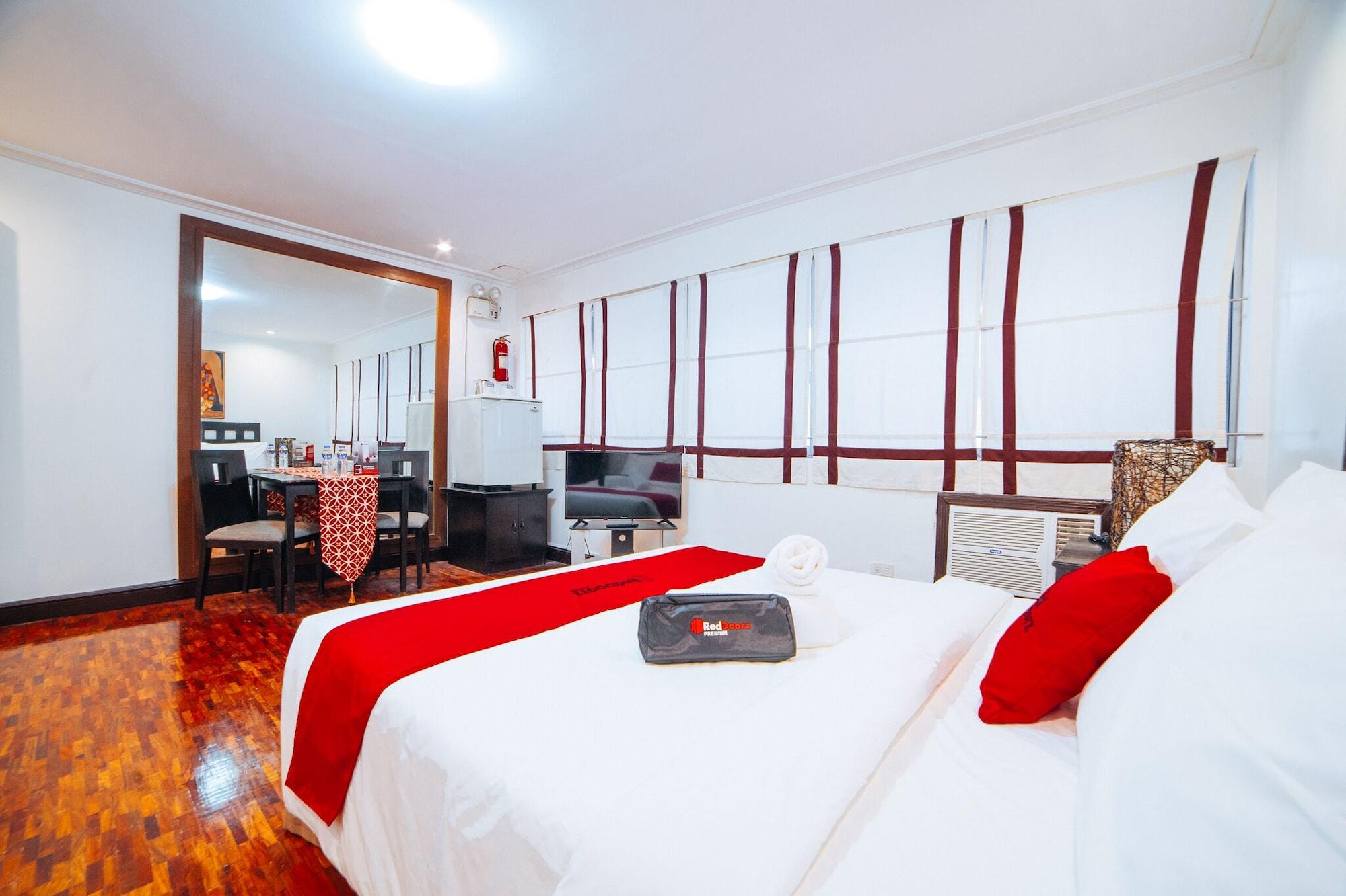 Reddoorz Premium Near Greenbelt Makati - Vaccinated Staff Makati City Bagian luar foto