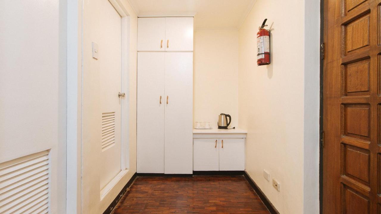 Reddoorz Premium Near Greenbelt Makati - Vaccinated Staff Makati City Bagian luar foto