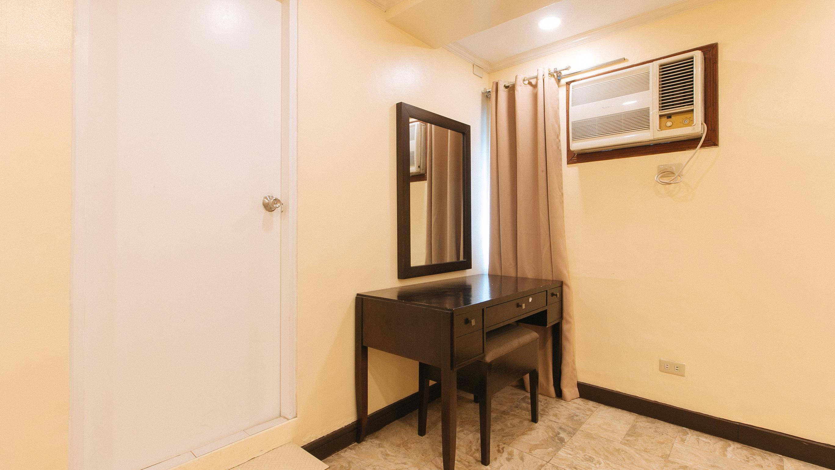 Reddoorz Premium Near Greenbelt Makati - Vaccinated Staff Makati City Bagian luar foto