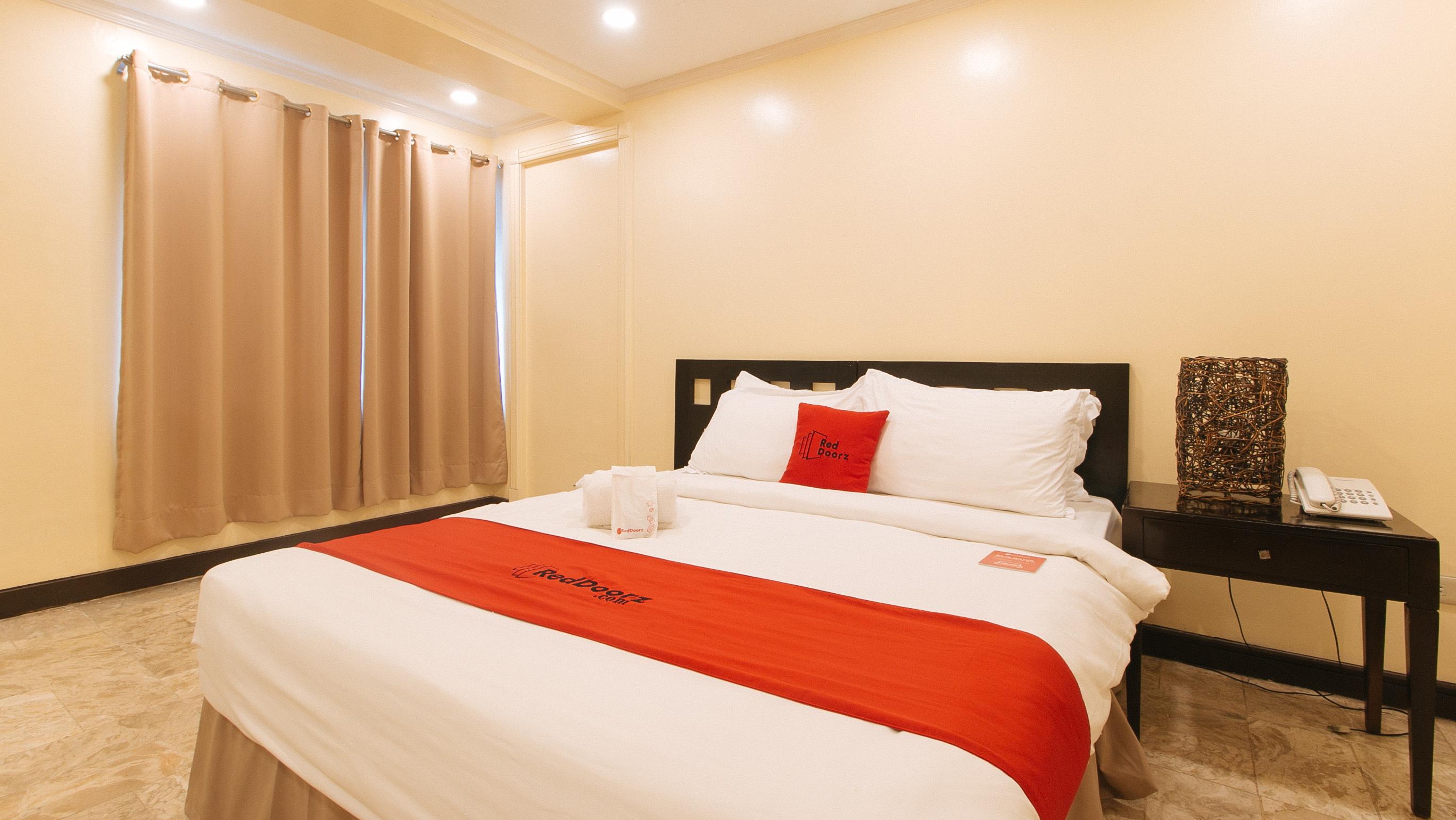 Reddoorz Premium Near Greenbelt Makati - Vaccinated Staff Makati City Bagian luar foto