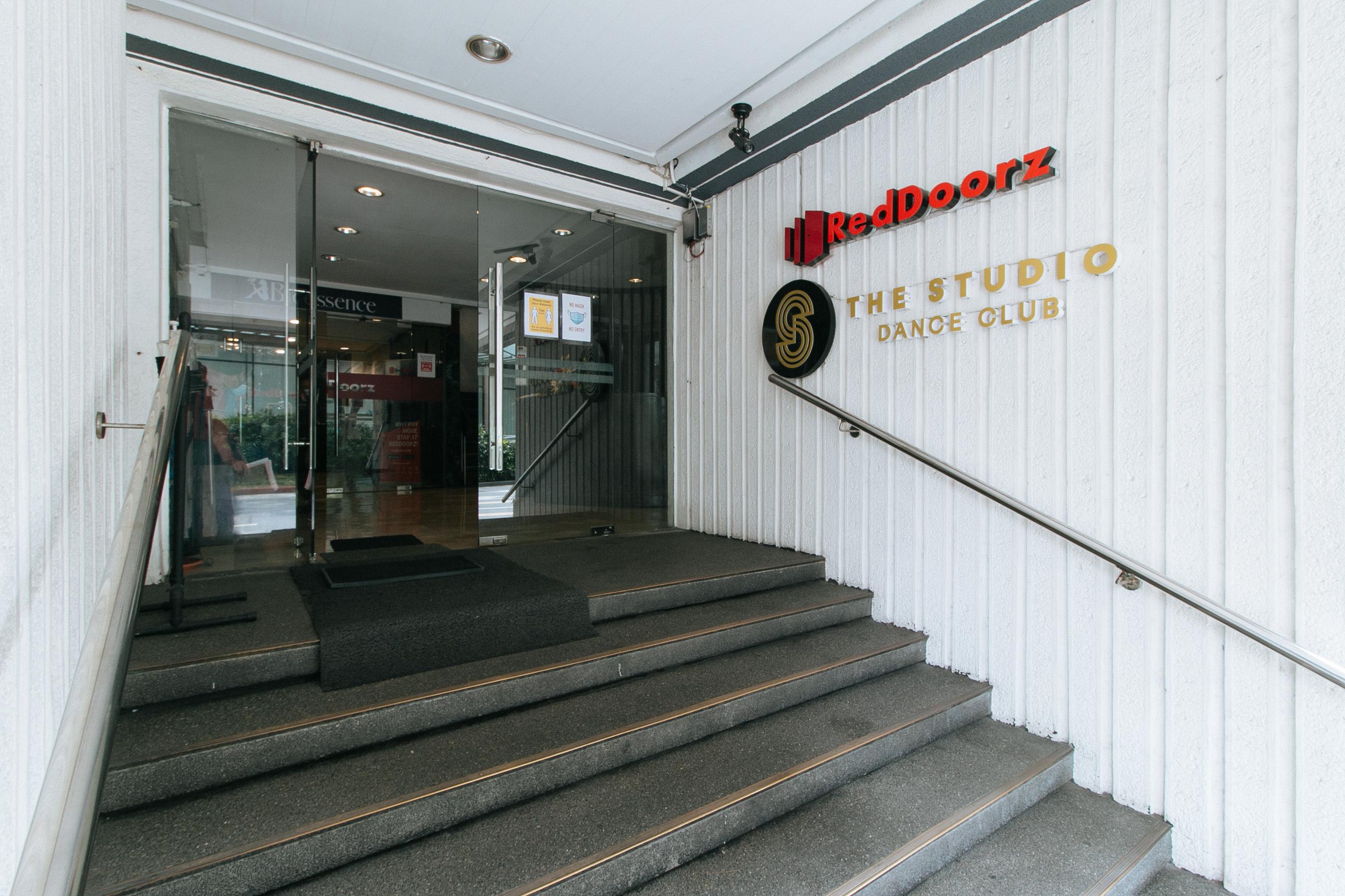 Reddoorz Premium Near Greenbelt Makati - Vaccinated Staff Makati City Bagian luar foto