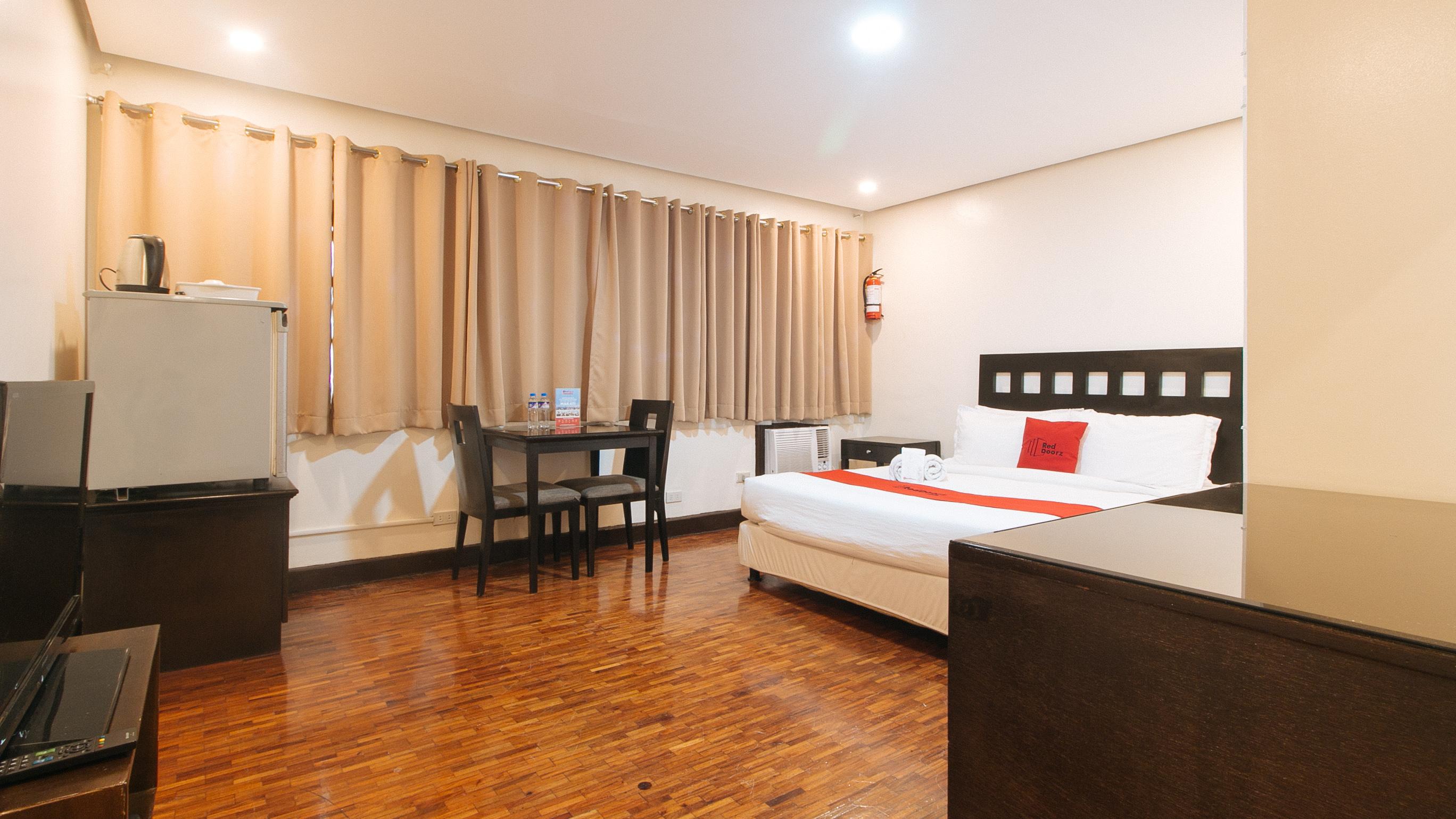 Reddoorz Premium Near Greenbelt Makati - Vaccinated Staff Makati City Bagian luar foto