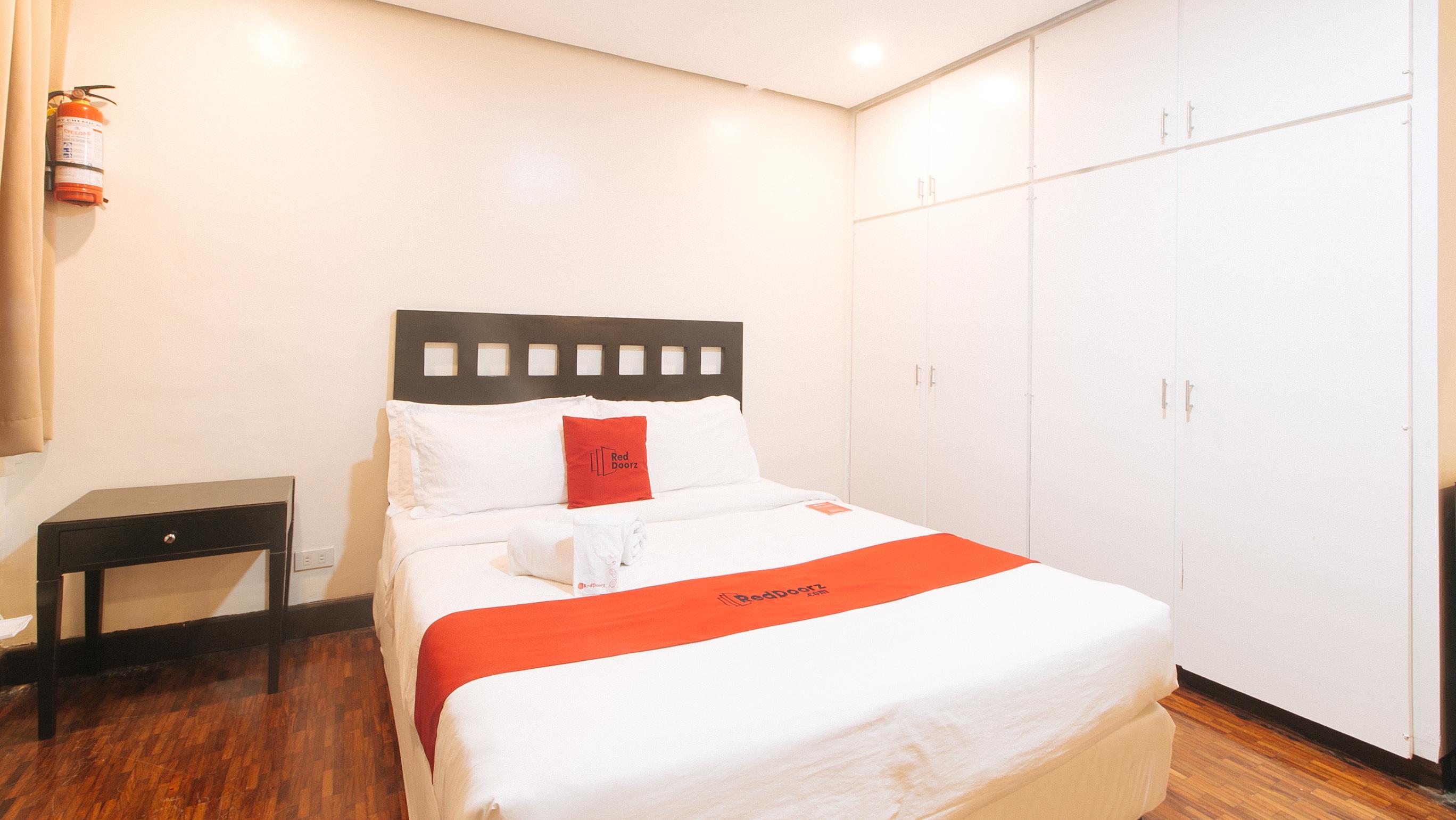 Reddoorz Premium Near Greenbelt Makati - Vaccinated Staff Makati City Bagian luar foto