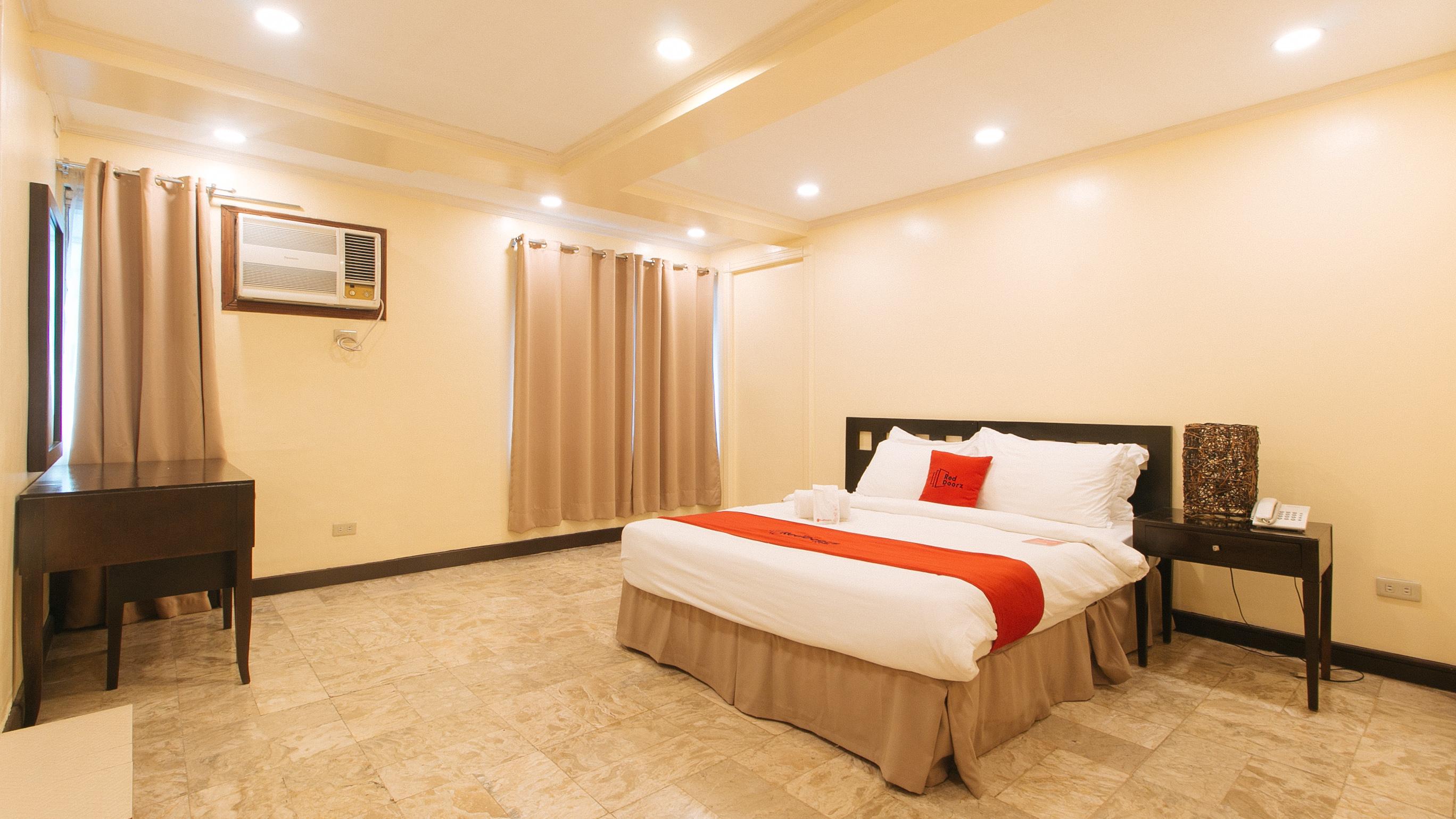 Reddoorz Premium Near Greenbelt Makati - Vaccinated Staff Makati City Bagian luar foto