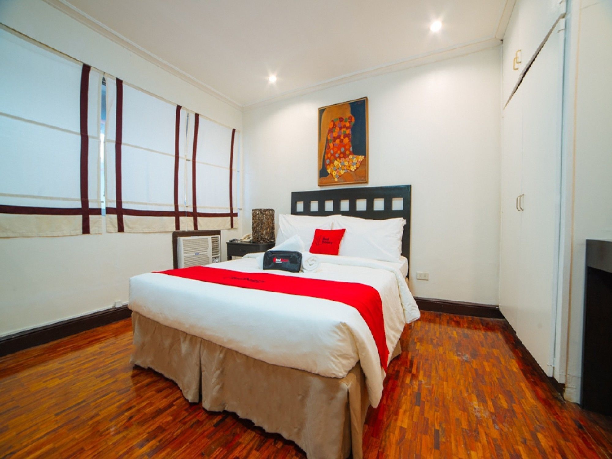 Reddoorz Premium Near Greenbelt Makati - Vaccinated Staff Makati City Bagian luar foto
